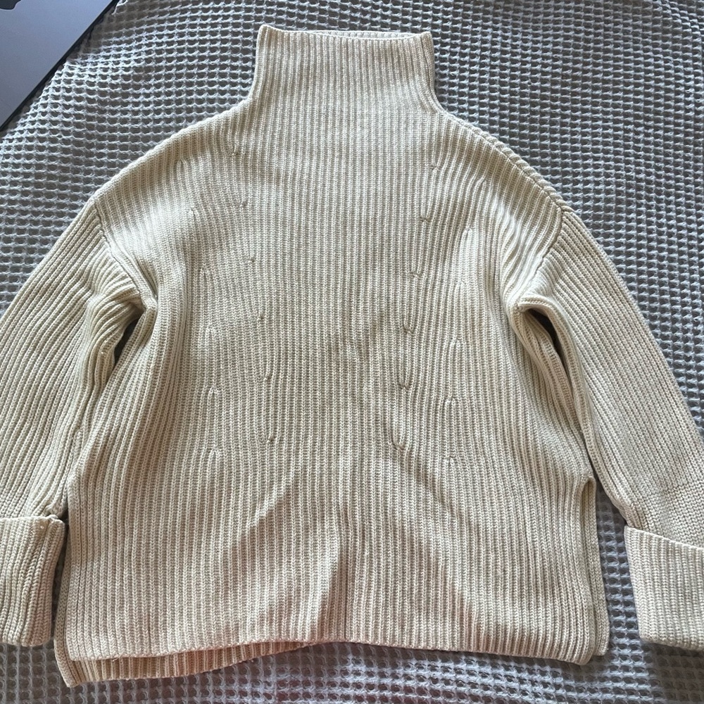 Banana Republic Cream Ribbed Turtleneck Sweater